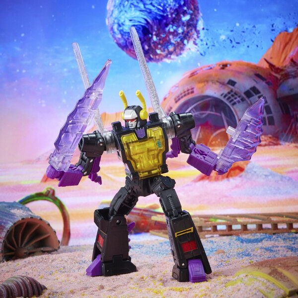 Transformers Legacy Deluxe Kickback Official Image  (18 of 60)